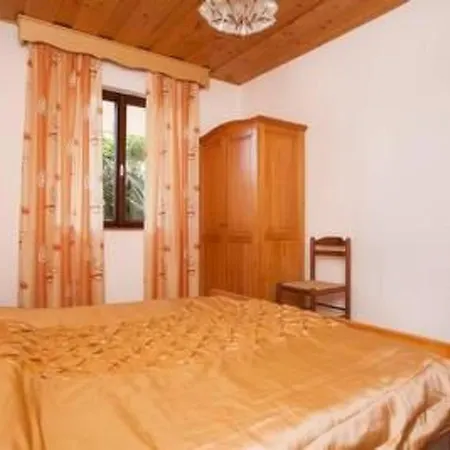 Grosse In Novigrad Mit Schoenem Garten By Interhome Novigrad Istria