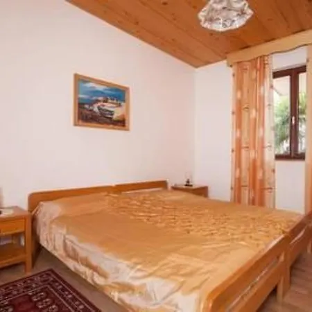 Grosse In Novigrad Mit Schoenem Garten By Interhome * Novigrad Istria