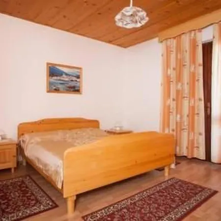 Grosse In Novigrad Mit Schoenem Garten By Interhome Apartamento *