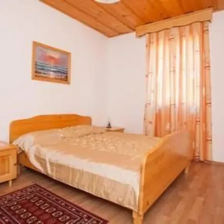 Grosse In Novigrad Mit Schoenem Garten By Interhome Apartmán *