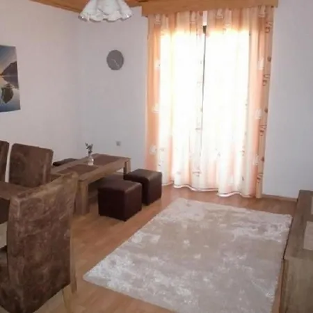 Grosse In Novigrad Mit Schoenem Garten By Interhome *