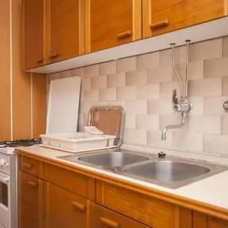 Grosse In Novigrad Mit Schoenem Garten By Interhome Apartmán Novigrad Istria