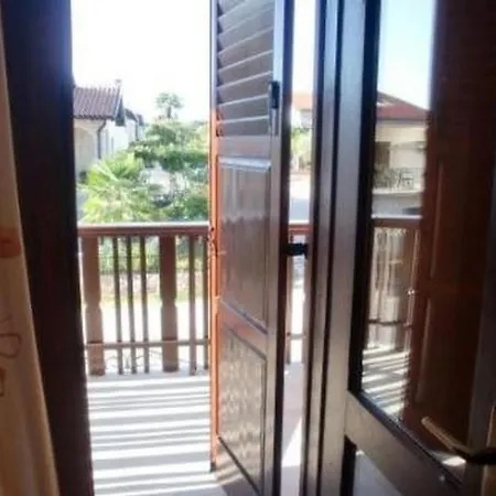 Grosse In Novigrad Mit Schoenem Garten By Interhome *