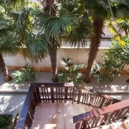 Grosse In Novigrad Mit Schoenem Garten By Interhome Apartmán