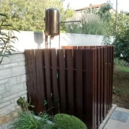Grosse In Novigrad Mit Schoenem Garten By Interhome Apartmán *