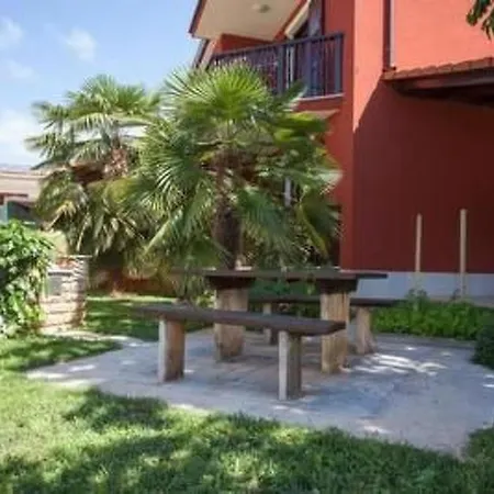 Apartmán Grosse In Novigrad Mit Schoenem Garten By Interhome